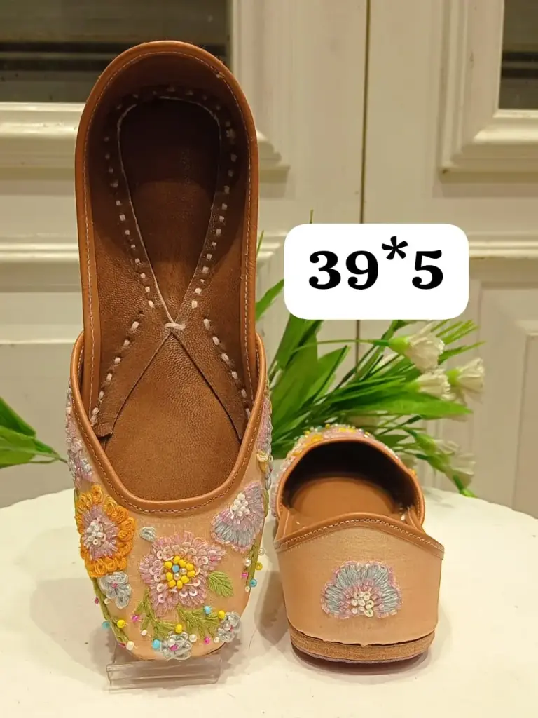 SIBY Saljut Step into Style: Unique Handmade Juttis