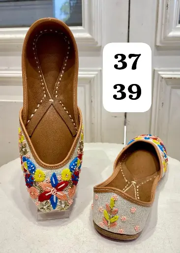 SIBY Saljut Luxury at Your Feet: Handcrafted Heavy-Worked Jutties