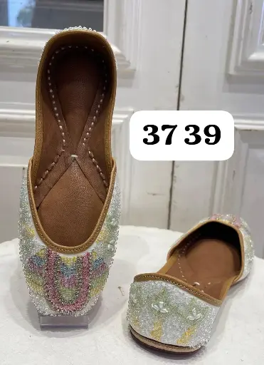 SIBY Saljut Step into Artistry: The Charm of Heavy-Worked Jutties