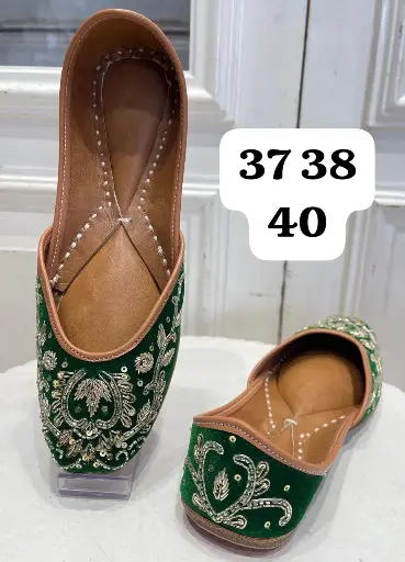 SIBY Saljut Vibrant Threads: A Collection of Beautiful Juttis