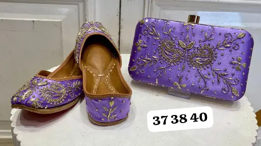 SIBY Saljut Traditional Elegance: Purple Embroidered Juttis and Clutch